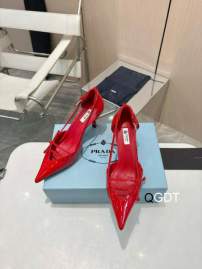 Picture of Prada Shoes _SKUPradasz35-40GDT030319198
